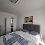 Pervan By The 2 Bedrooms Apartment *