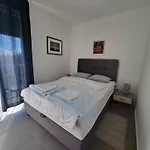 Pervan By The 2 Bedrooms *