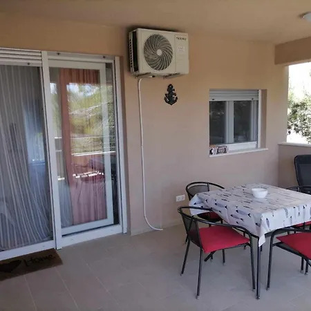 Apartment Pervan By The 2 Bedrooms Jezera