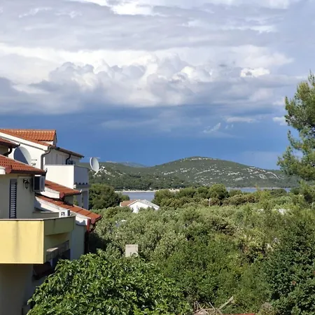 Pervan By The 2 Bedrooms