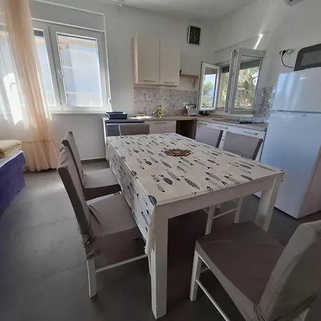 Pervan By The 2 Bedrooms *