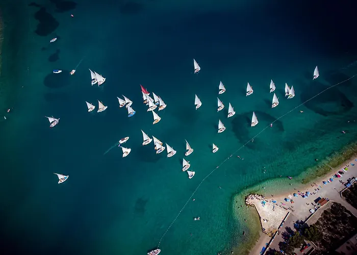 Pervan By The 2 Bedrooms Апартаменты Езера