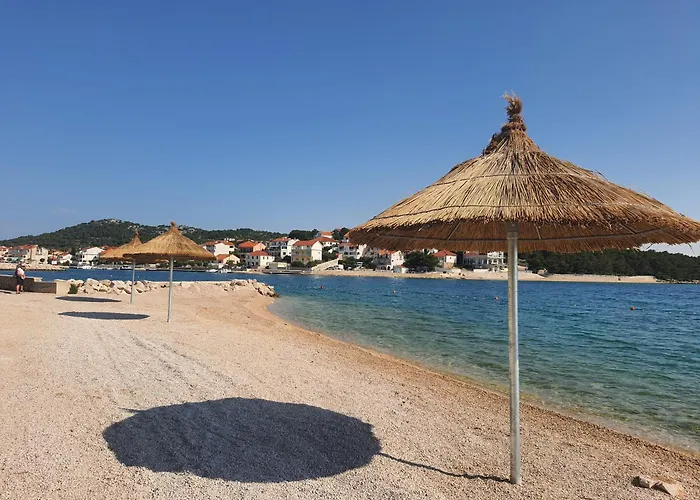 Pervan By The 2 Bedrooms Езера