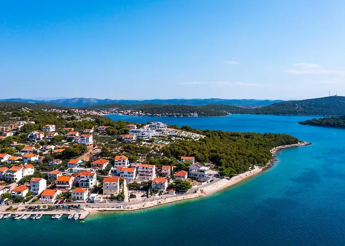 Pervan By The 2 Bedrooms *