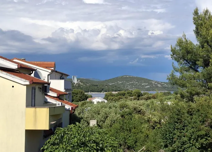 Pervan By The 2 Bedrooms