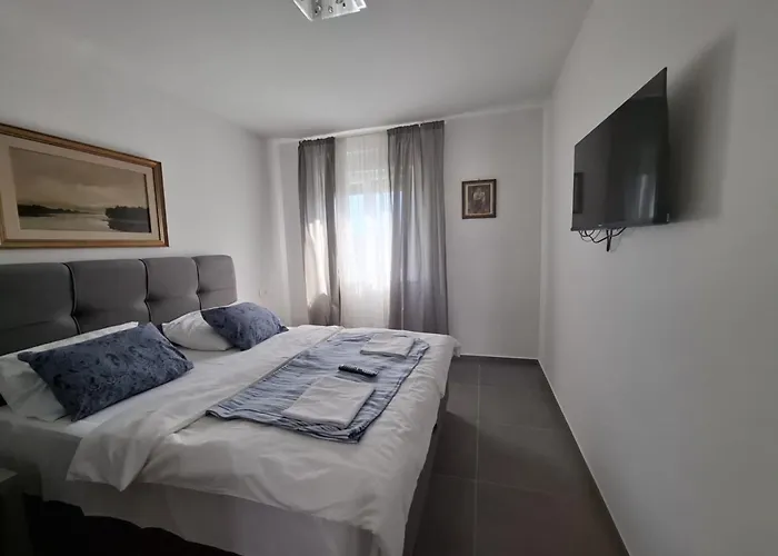 Pervan By The 2 Bedrooms Апартаменты Езера