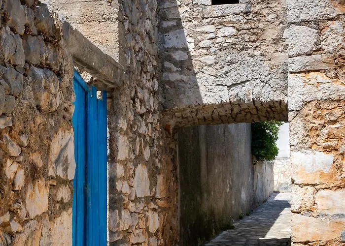 Pervan By The 2 Bedrooms