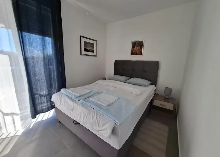 Pervan By The 2 Bedrooms *