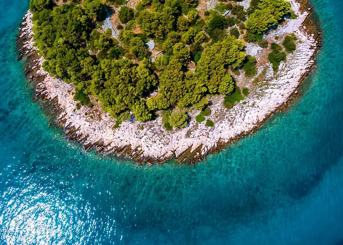 Pervan By The 2 Bedrooms Езера