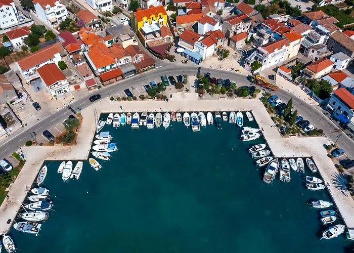 Pervan By The 2 Bedrooms * Езера